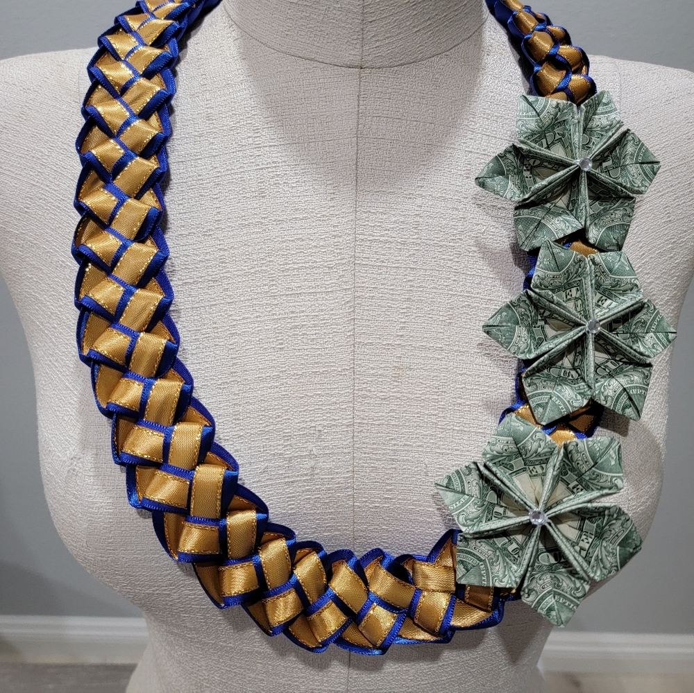 Graduation Money Lei - Picture 2 of 5